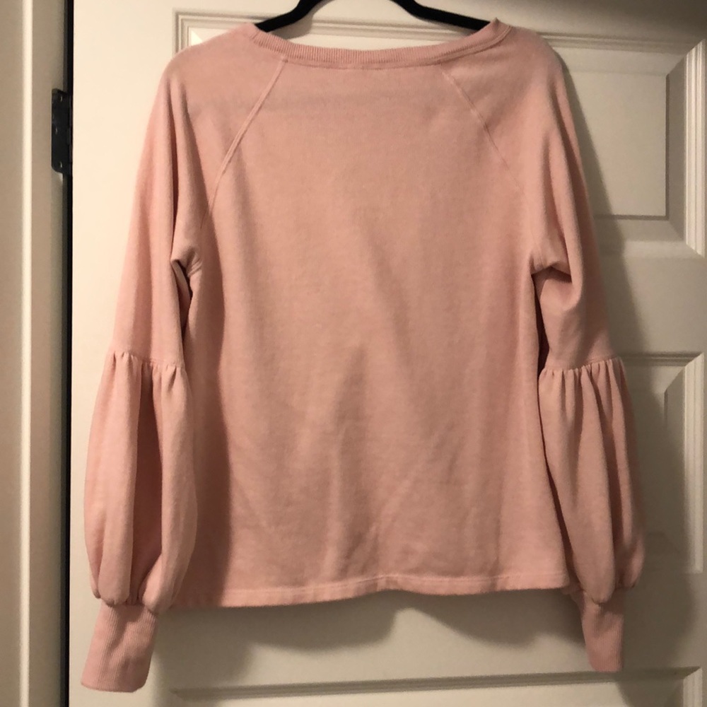 Cute sweatshirt with unique sleeves